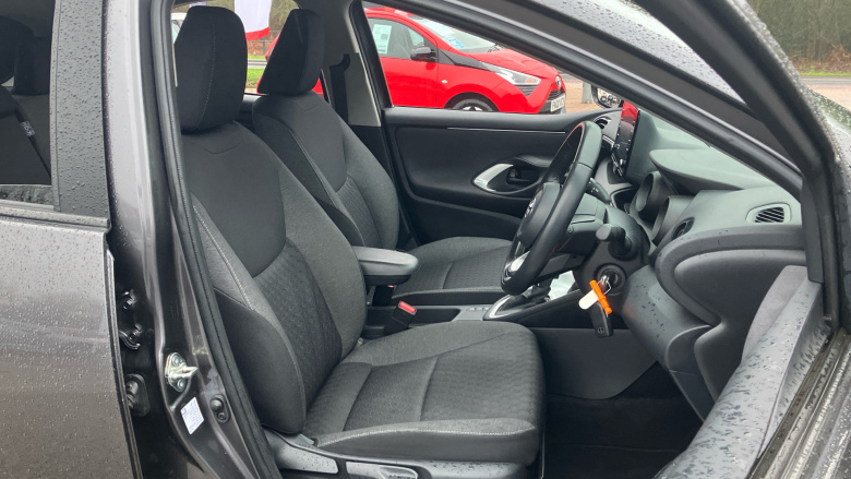 Toyota Yaris 1.5 Hybrid Design 5dr CVT Hybrid Hatchback